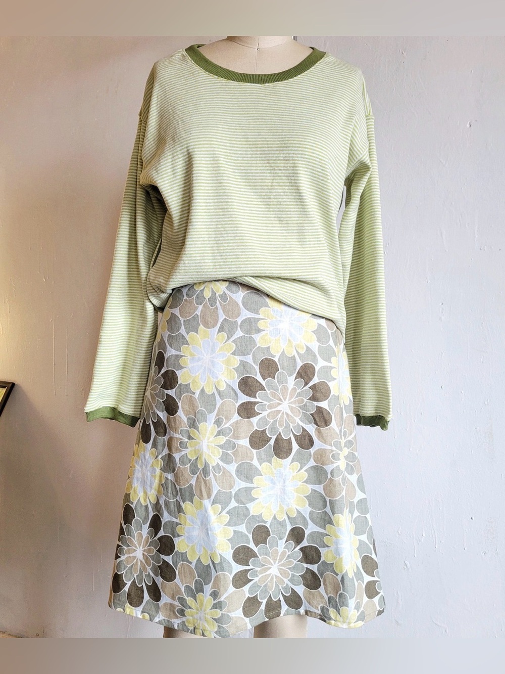 H&M Floral A-Line Skirt in Yellow, White, and Brown - Picture 11 of 12